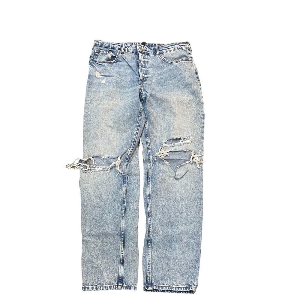 Divided women’s distressed light color jeans size 8